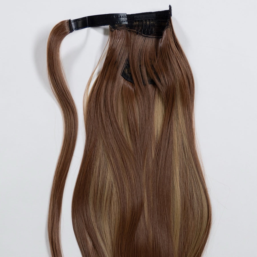 Ponytail Extension in Hellbraun Caramel Strähnen, glatt, 60 cm - Rückansicht