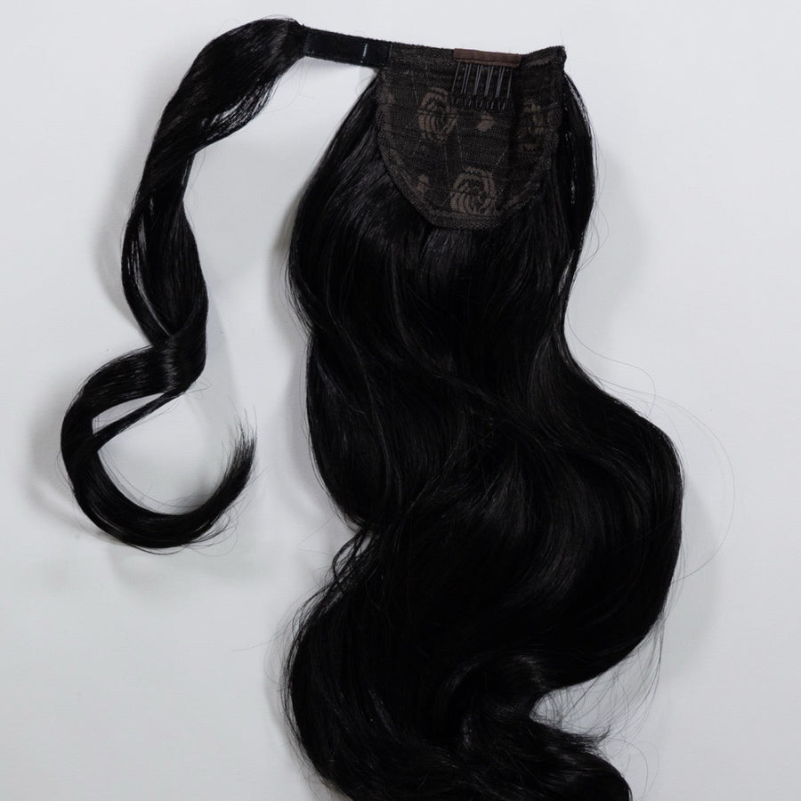 Ponytail Extension in Schwarz, leicht gewellt, 60 cm - Rückansicht