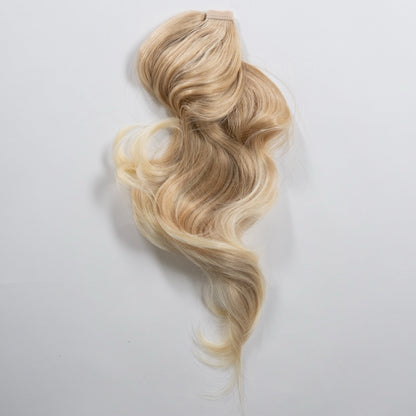 Ponytail Extension in Blond Balayage, gesträhnt, 55 cm - Frontansicht