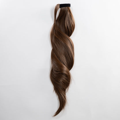 Ponytail Extension in Dunkelblond Asch, glatt, 60 cm - Frontansicht