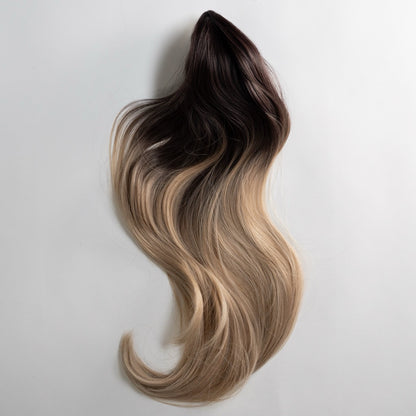 Ponytail Extension in Dunkelblond/Blond Balayage, glatt, 70 cm - Frontansicht