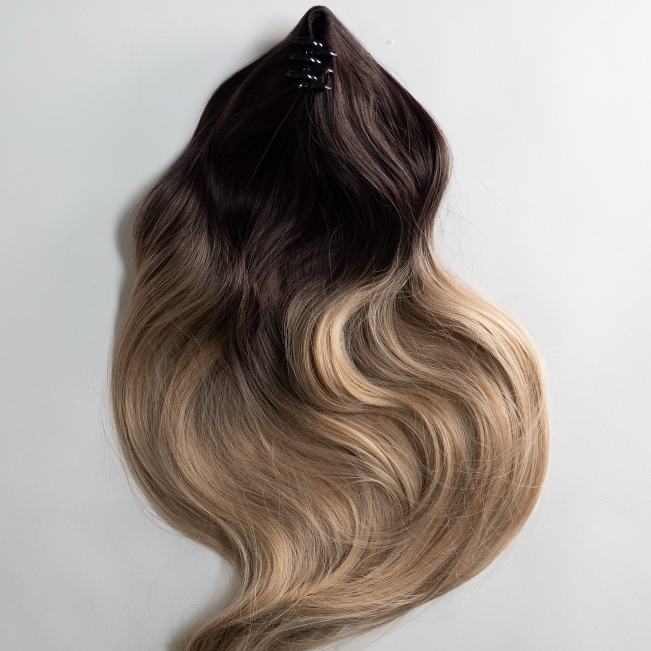 Ponytail Extension in Dunkelblond/Blond Balayage, glatt, 70 cm - Rückansicht