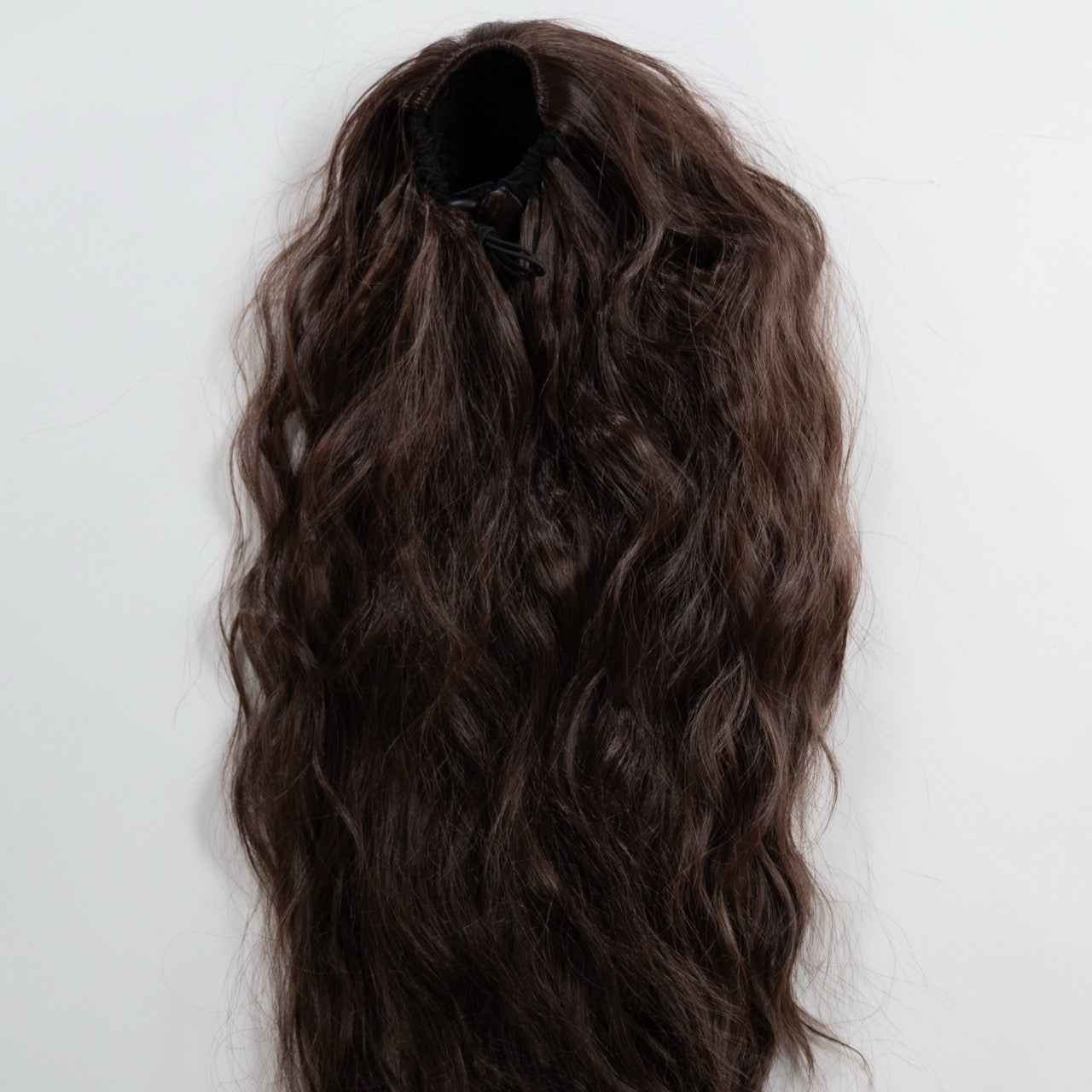 Ponytail Extension in Dunkelbraun, wellig, 70 cm - Rückansicht