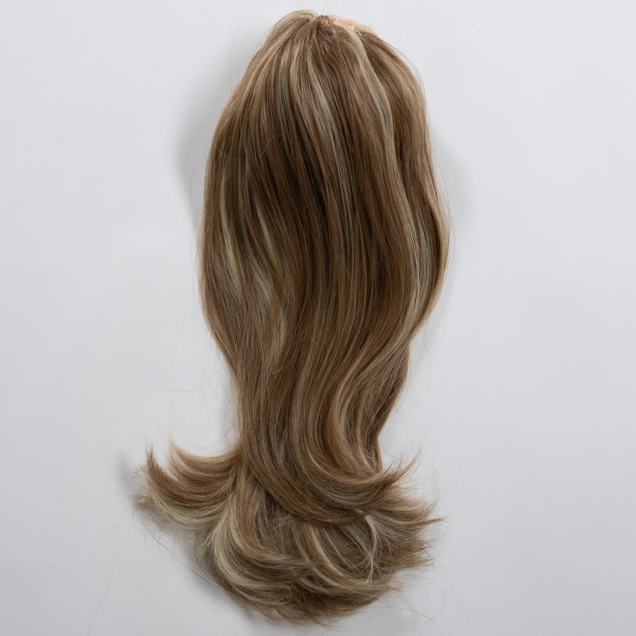 Ponytail Extension in Mittelblond, gesträhnt leicht wellig, 70 cm - Frontansicht