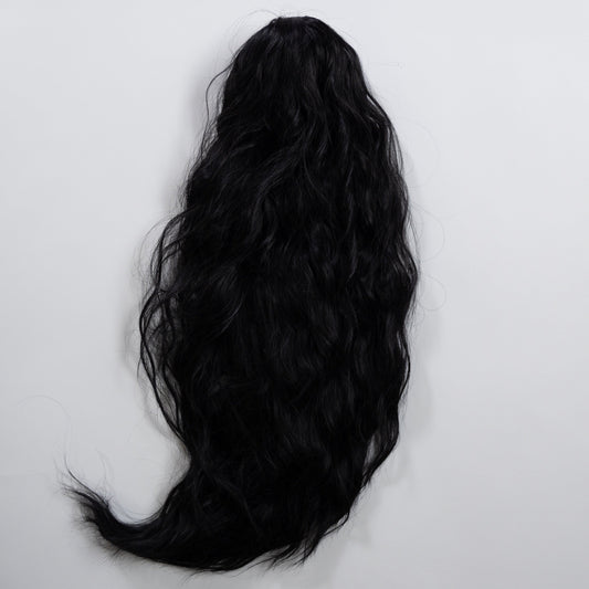 Ponytail Extension in Schwarz, gewellt, 70 cm - Frontansicht