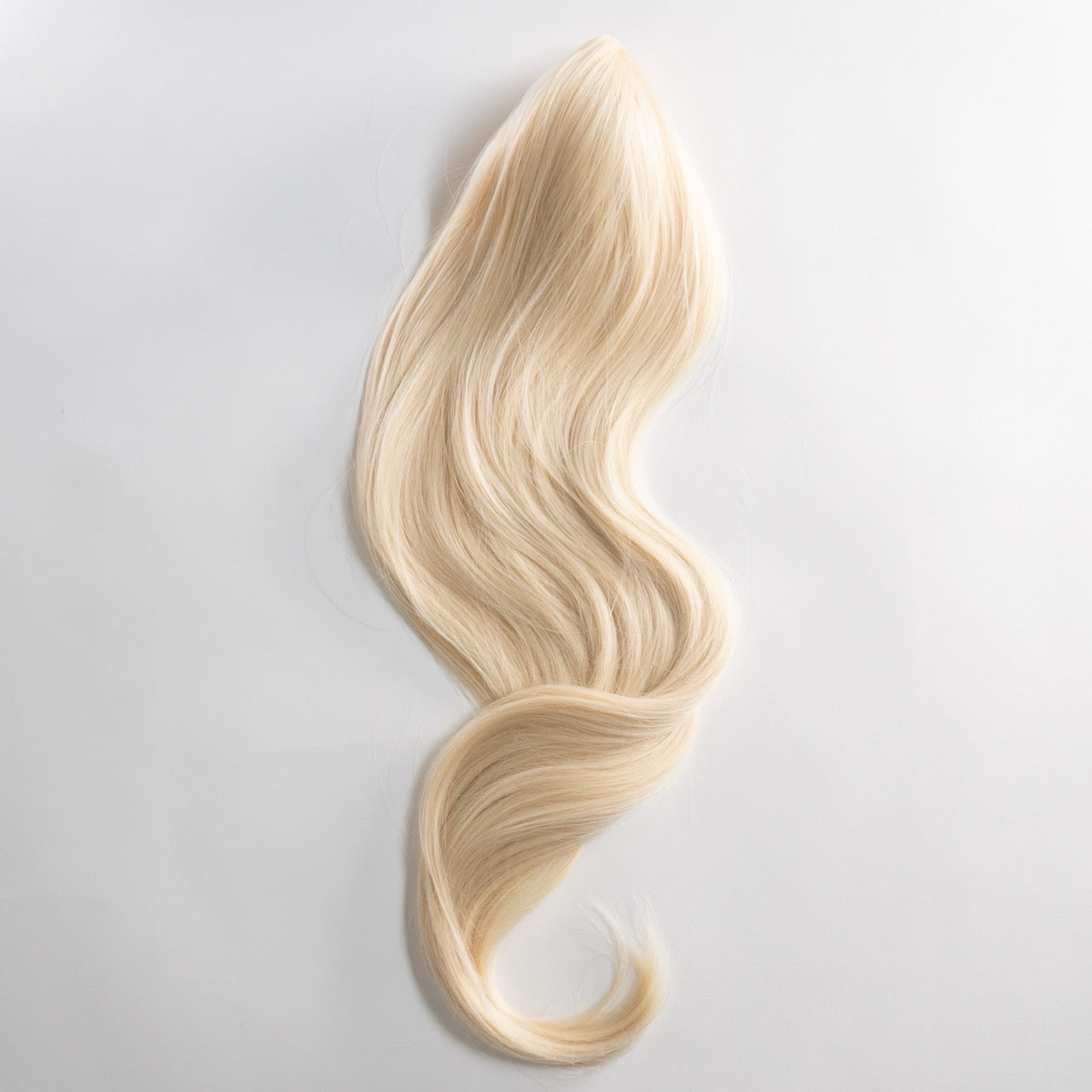 Ponytail Extension in Schwedenblond, glatt, 70 cm - Frontansicht
