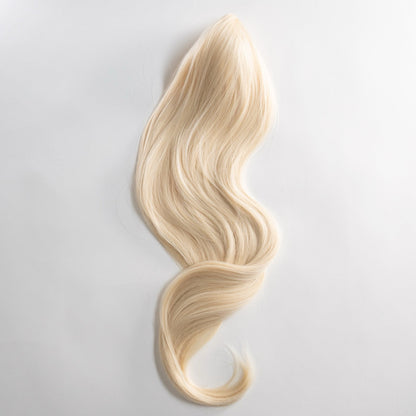 Ponytail Extension in Schwedenblond, glatt, 70 cm - Frontansicht