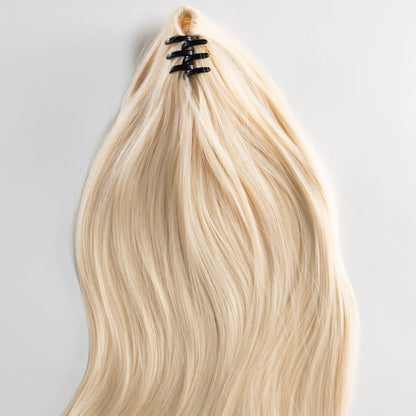 Ponytail Extension in Schwedenblond, glatt, 70 cm - Rückansicht